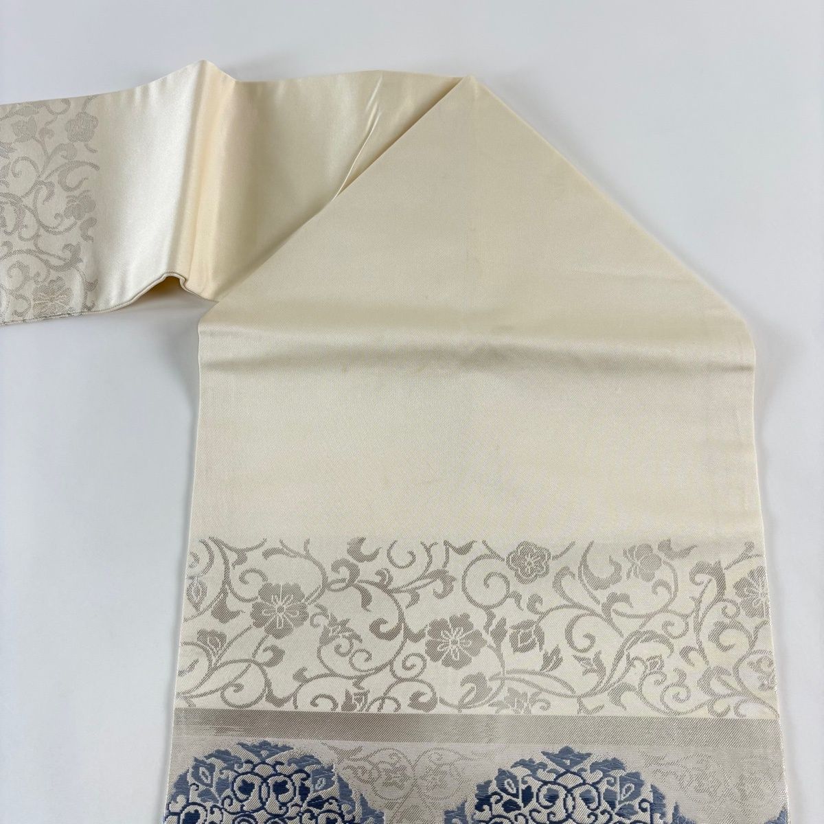 名古屋帯 秀品 関西仕立て 華文 花唐草 金糸 箔 クリーム 正絹 【中古