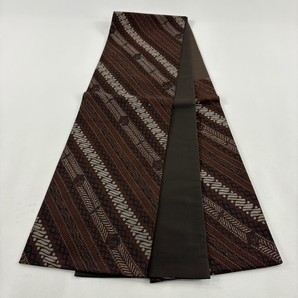 美品】 袋帯 秀品 斜縞 幾何学模様 茶色 六通 正絹 【中古】 - メルカリ