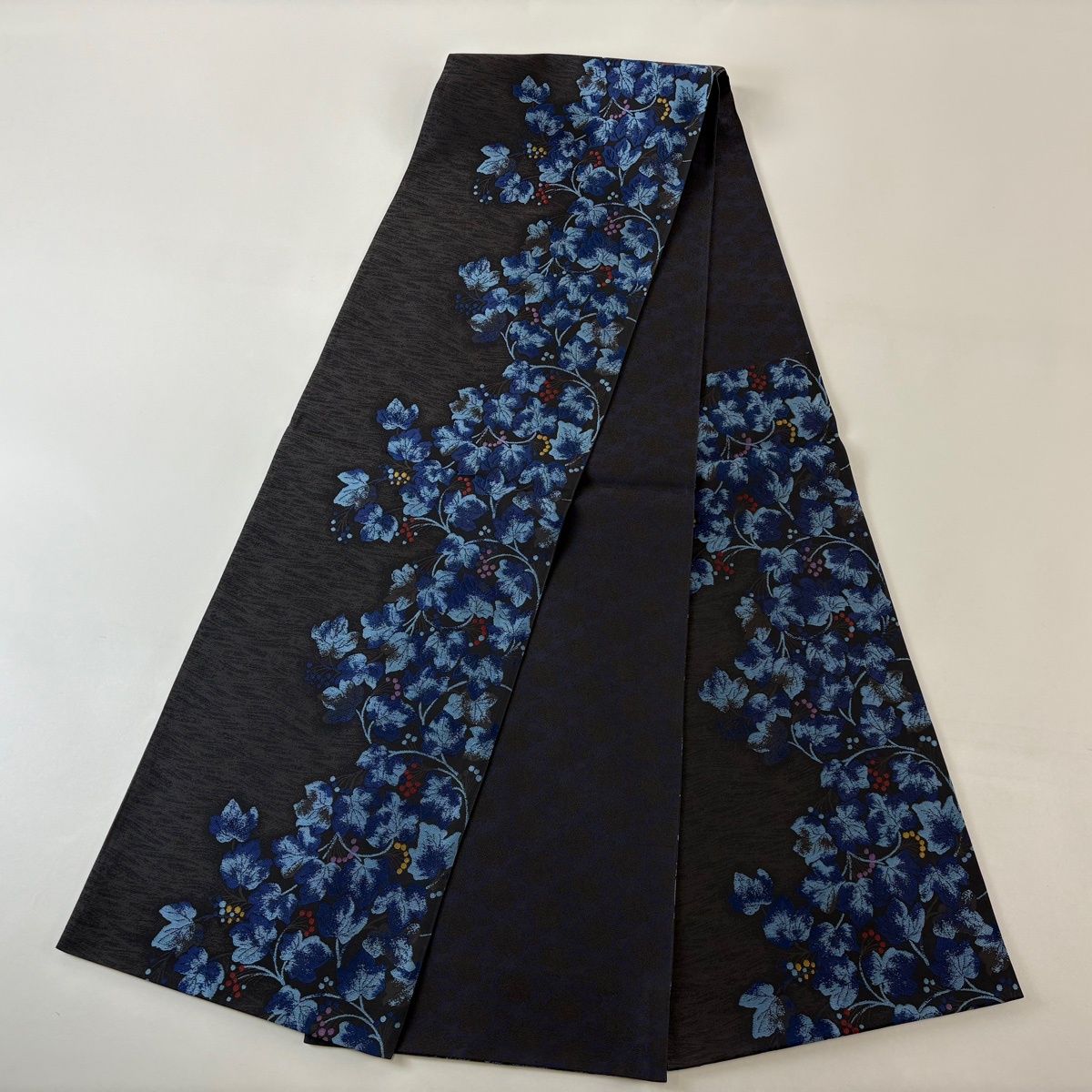  袋帯 名品 こんや 葉と実 黒灰 六通 正絹 袋帯 帯