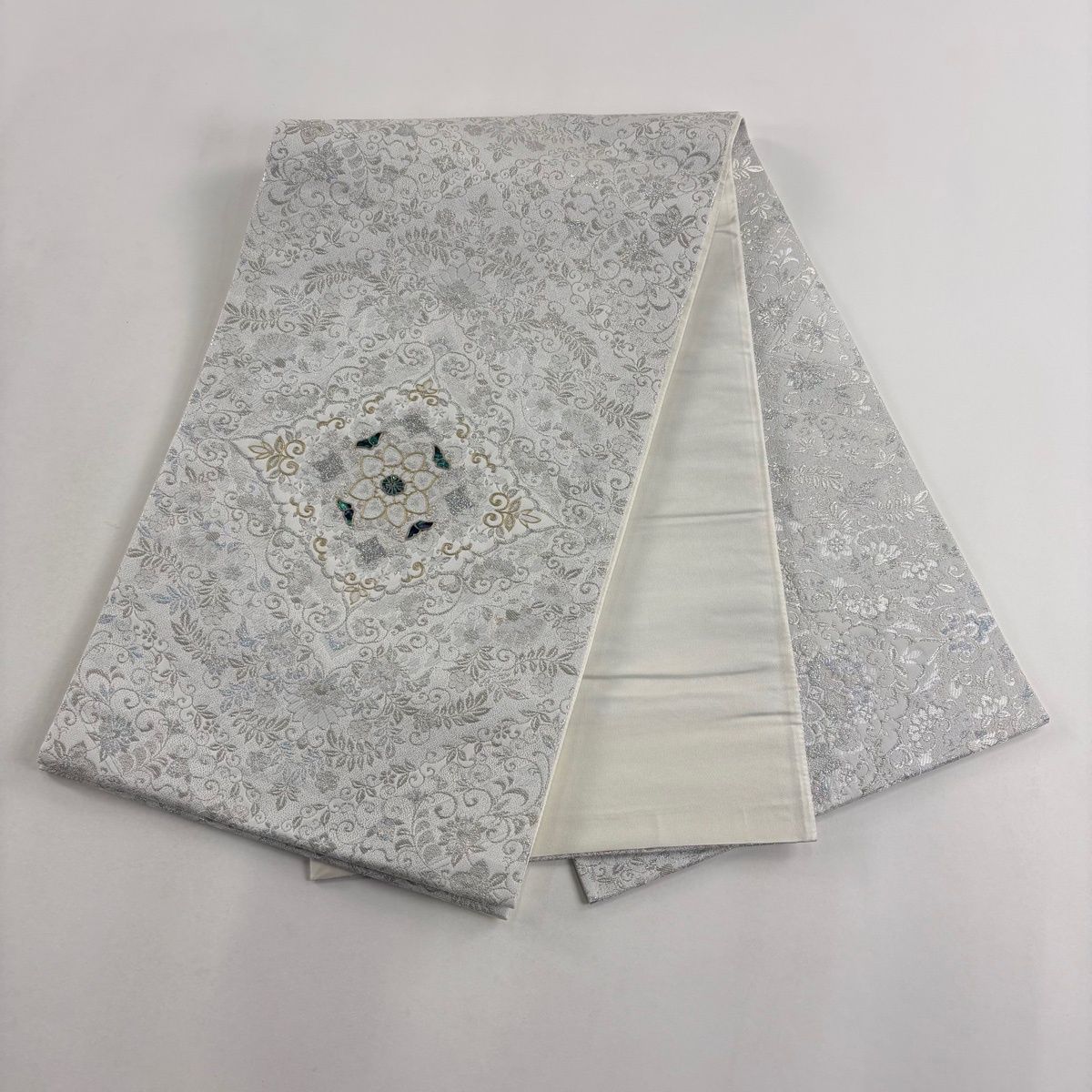 美品】 袋帯 名品 正倉院菱取文様 銀糸 箔 銀色 六通 正絹 【中古