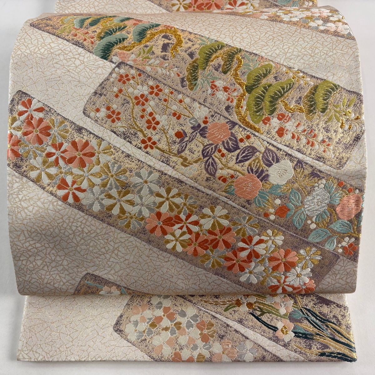 袋帯 名品 祥園 落款 草花 松 金糸 箔 ベージュ 六通 正絹