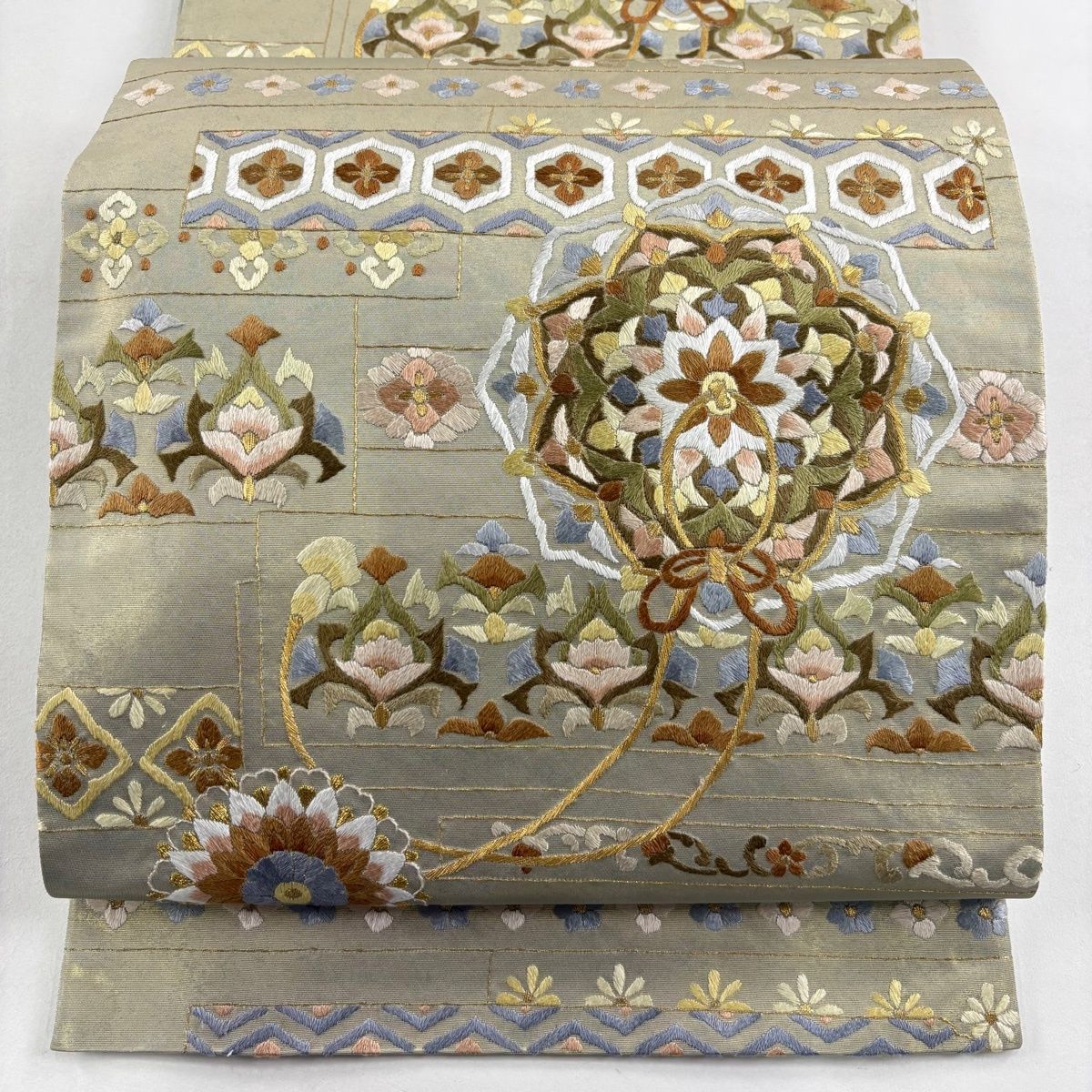 袋帯 鏡裏文 草花 刺繍 金糸 金色 六通 正絹