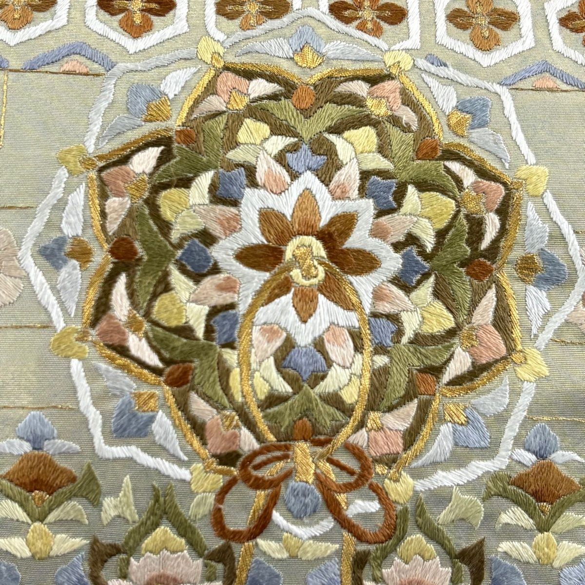 袋帯 鏡裏文 草花 刺繍 金糸 金色 六通 正絹