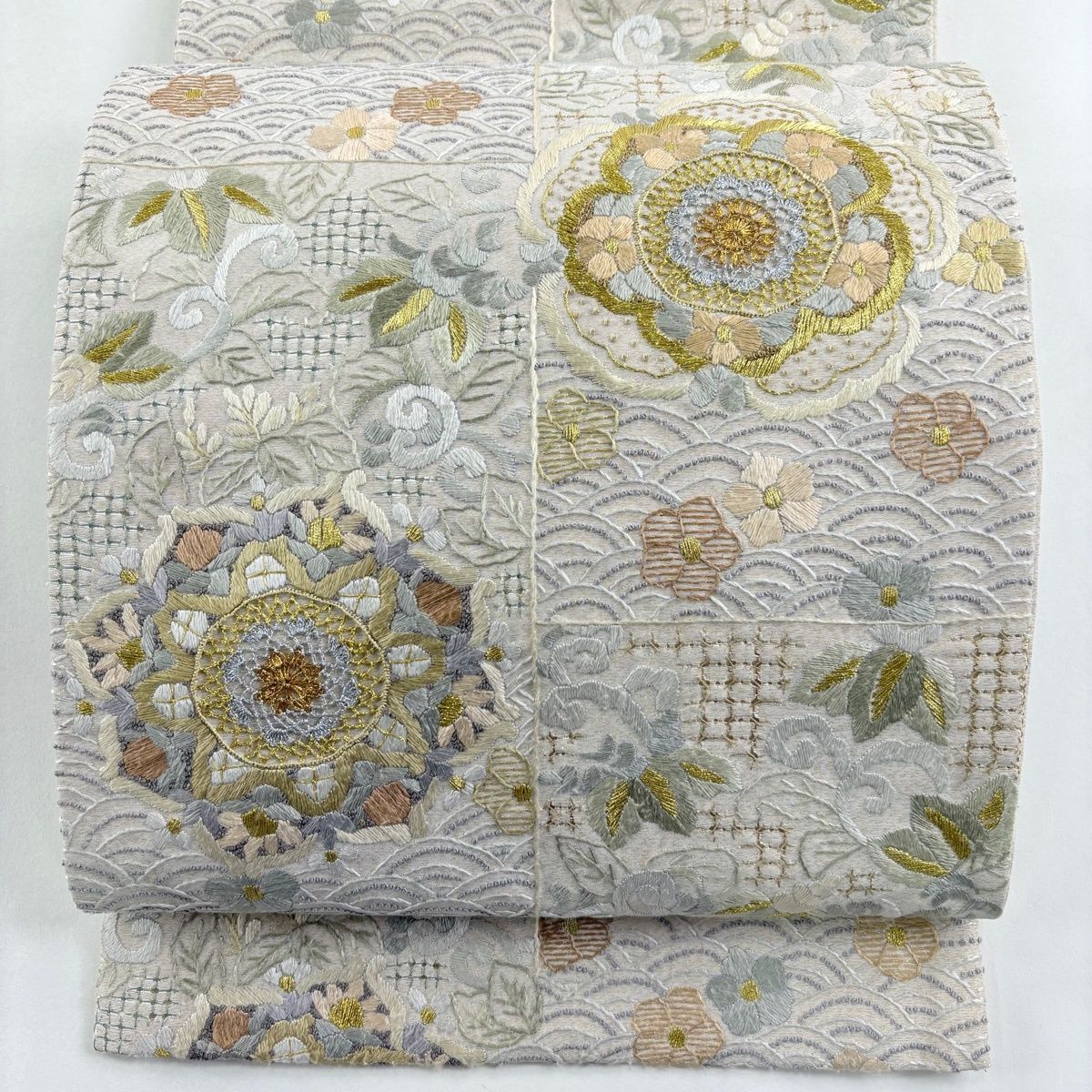 袋帯 華文 草花 金銀糸 刺繍 ベージュ 六通 正絹