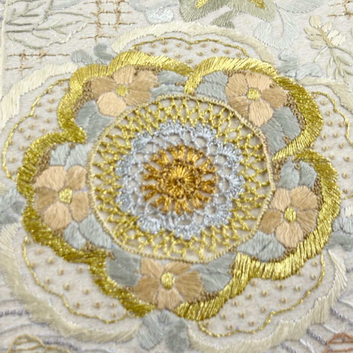 袋帯 華文 草花 金銀糸 刺繍 ベージュ 六通 正絹