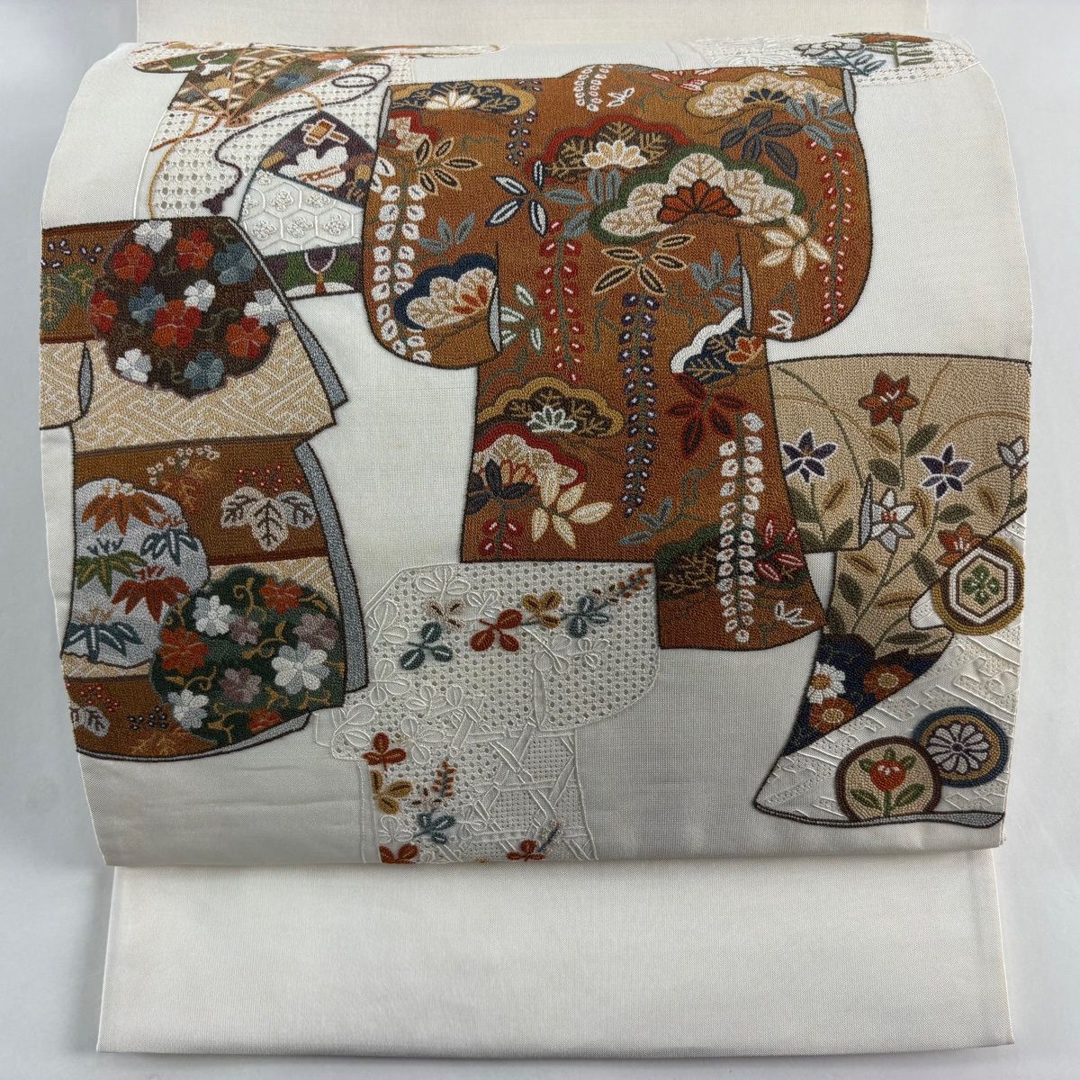 袋帯 名品 着物 草花 刺繍 クリーム お太鼓柄 正絹