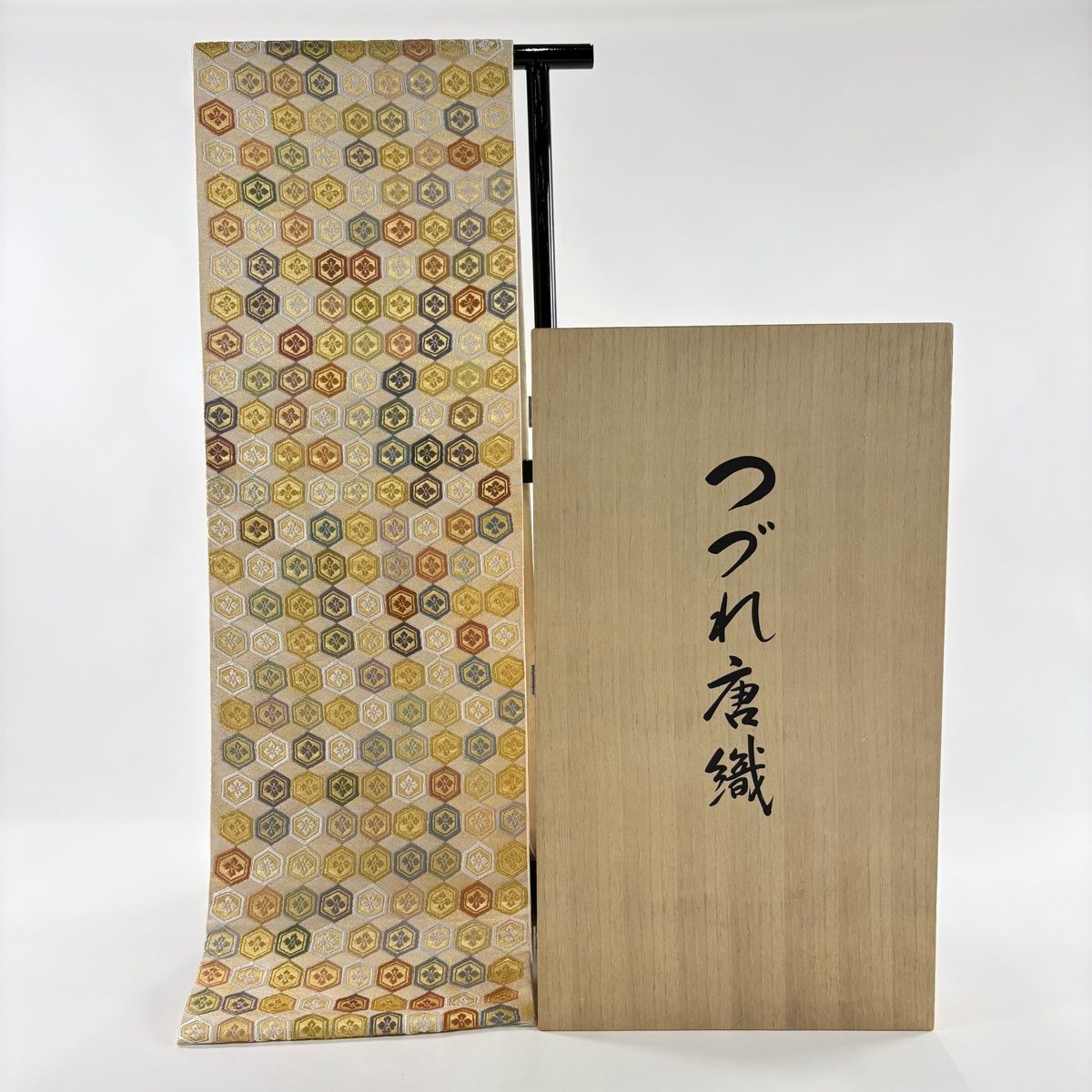 袋帯 落款 織匠十一代目 篠屋宗兵衛 共 き 亀甲 花 つづれ唐織 金糸 クリーム 六通 正絹