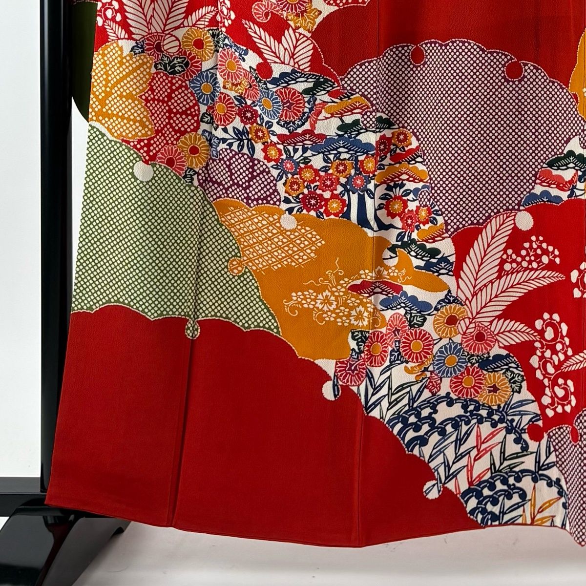 振袖 身丈160 cm 裄丈66 5 M 袷 栗山吉三郎 琉球紅型 落款 雪輪 草花 縮緬 朱色 正絹