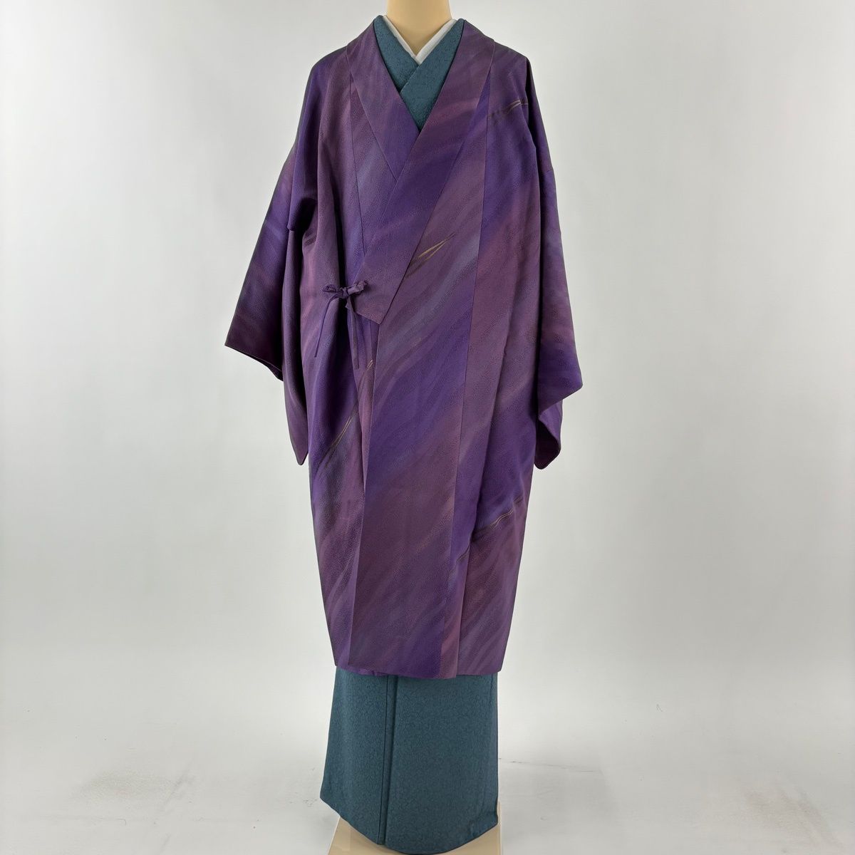 道中着 身丈107 5 cm 裄丈67 M 和装コート 着物衿 やまと 幾何学模様 地紋 金彩 紫 正絹