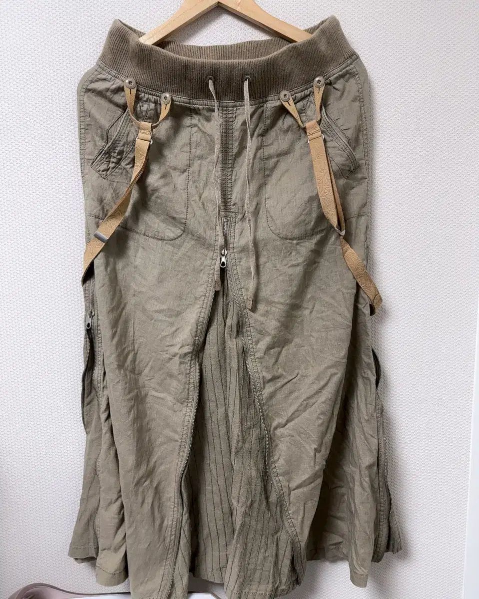 ゴーサスペンダーロングスカート