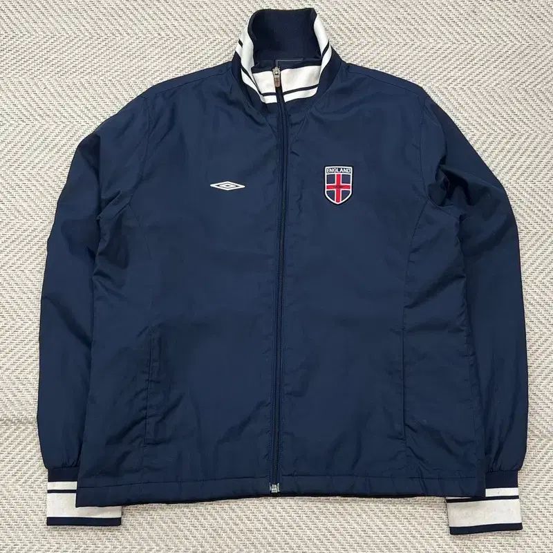 アンブロ イングランド ウィンドブレーカー r2709 - メルカリ