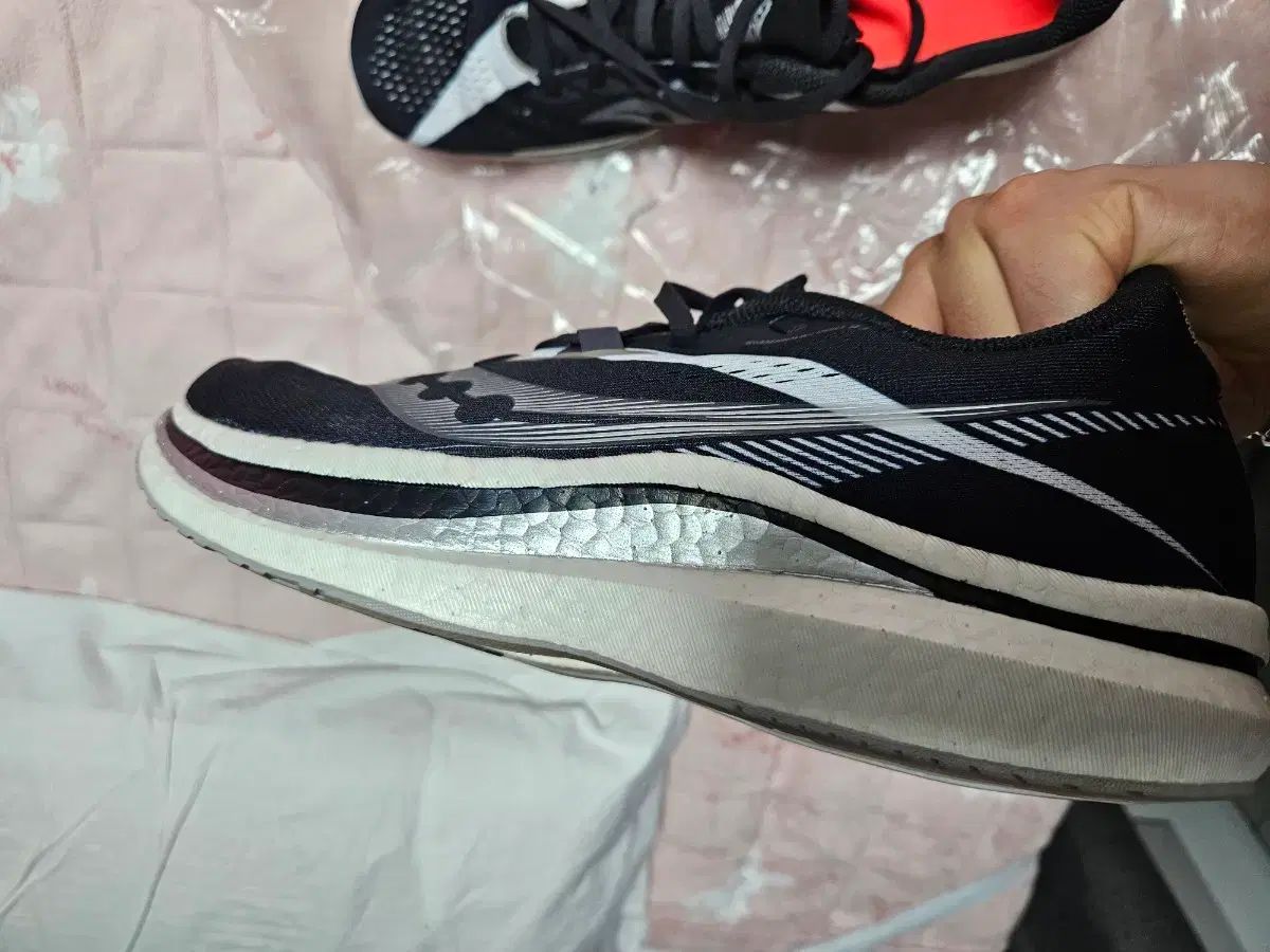  サッカニー エンドルフィン プロ2 295 ミドル級 スニーカー 靴