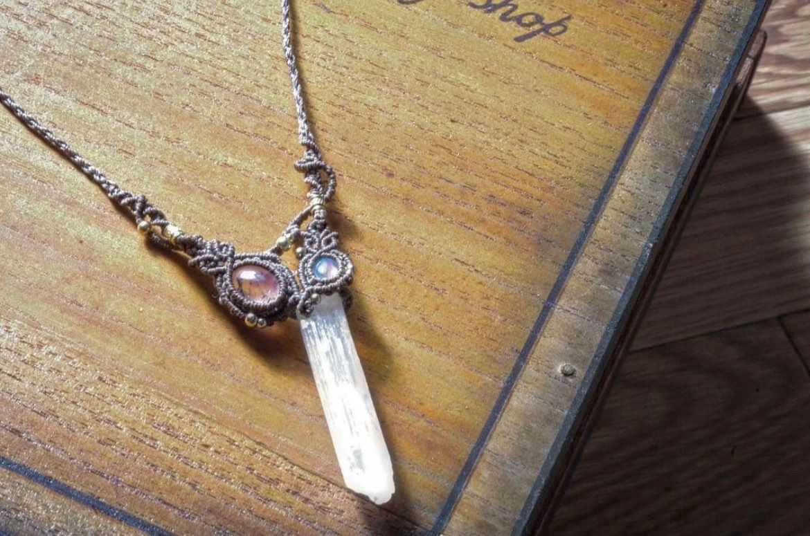 opa l Ametrine macraménecklace