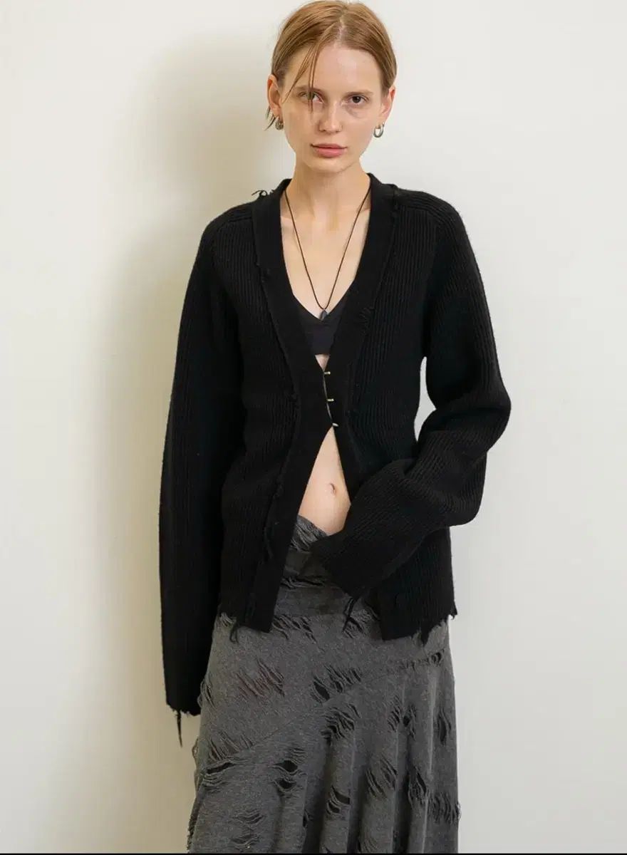 perverze Damaged knit Tiny cardigan