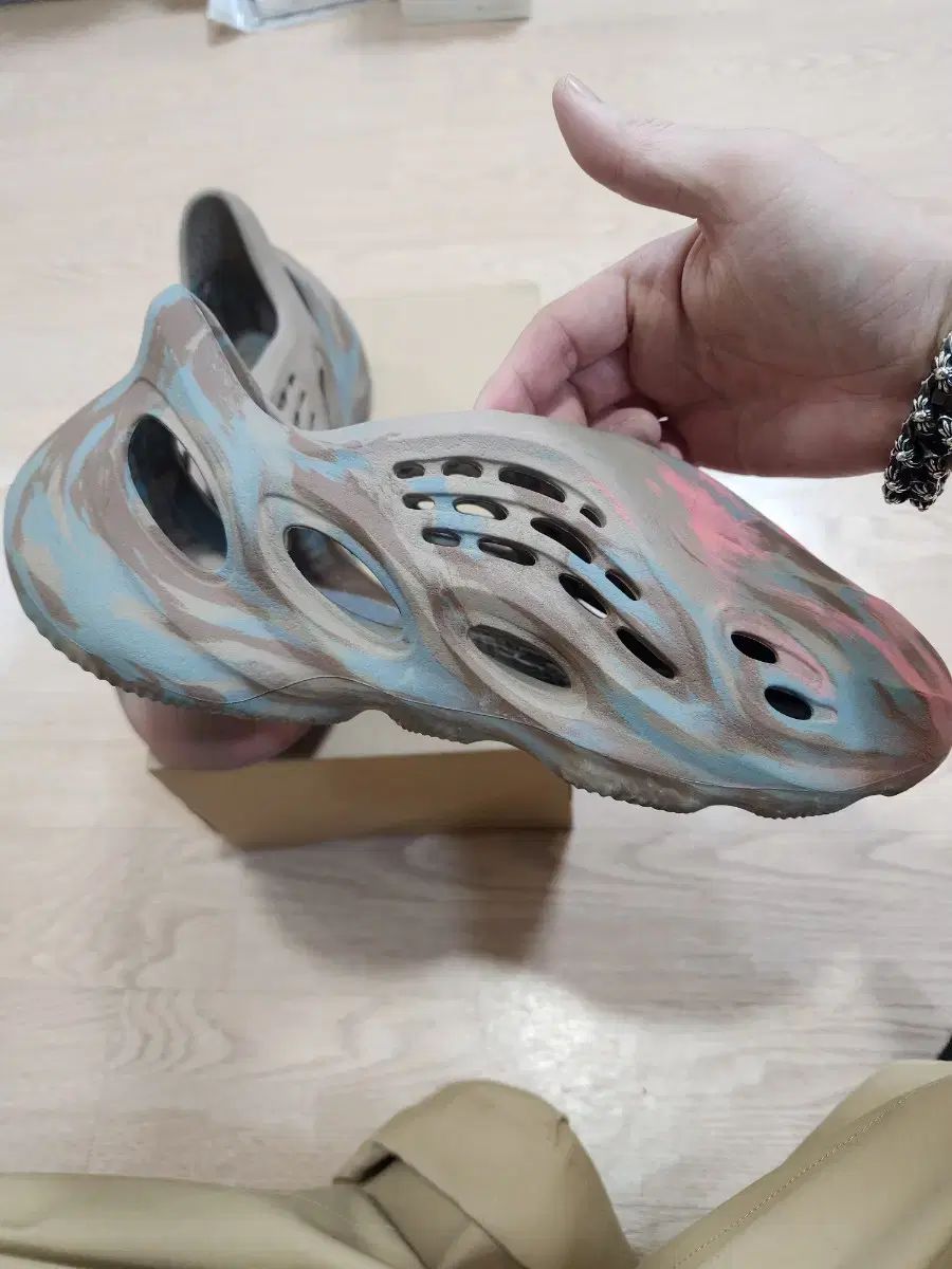 アディダス イージー フォーム ランナー ミックス サンド グレー