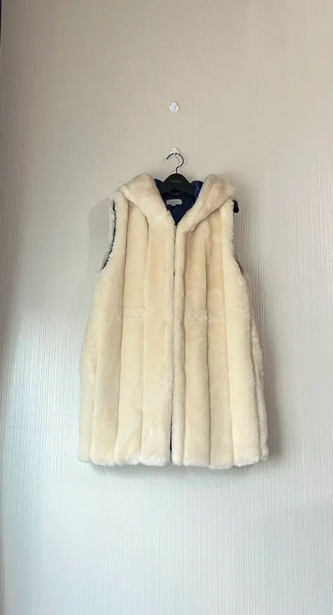 MOLLYリー フード エコーファーベスト