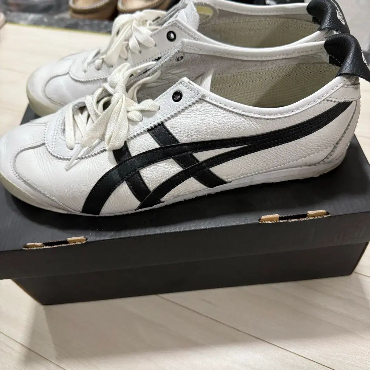 オニツカタイガー 멕시코66 白 ブラック