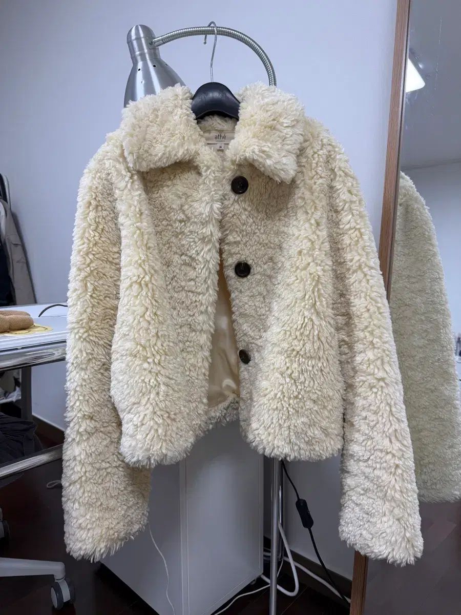 アッテヴァネッサ ブリューノ ファー ジャケット