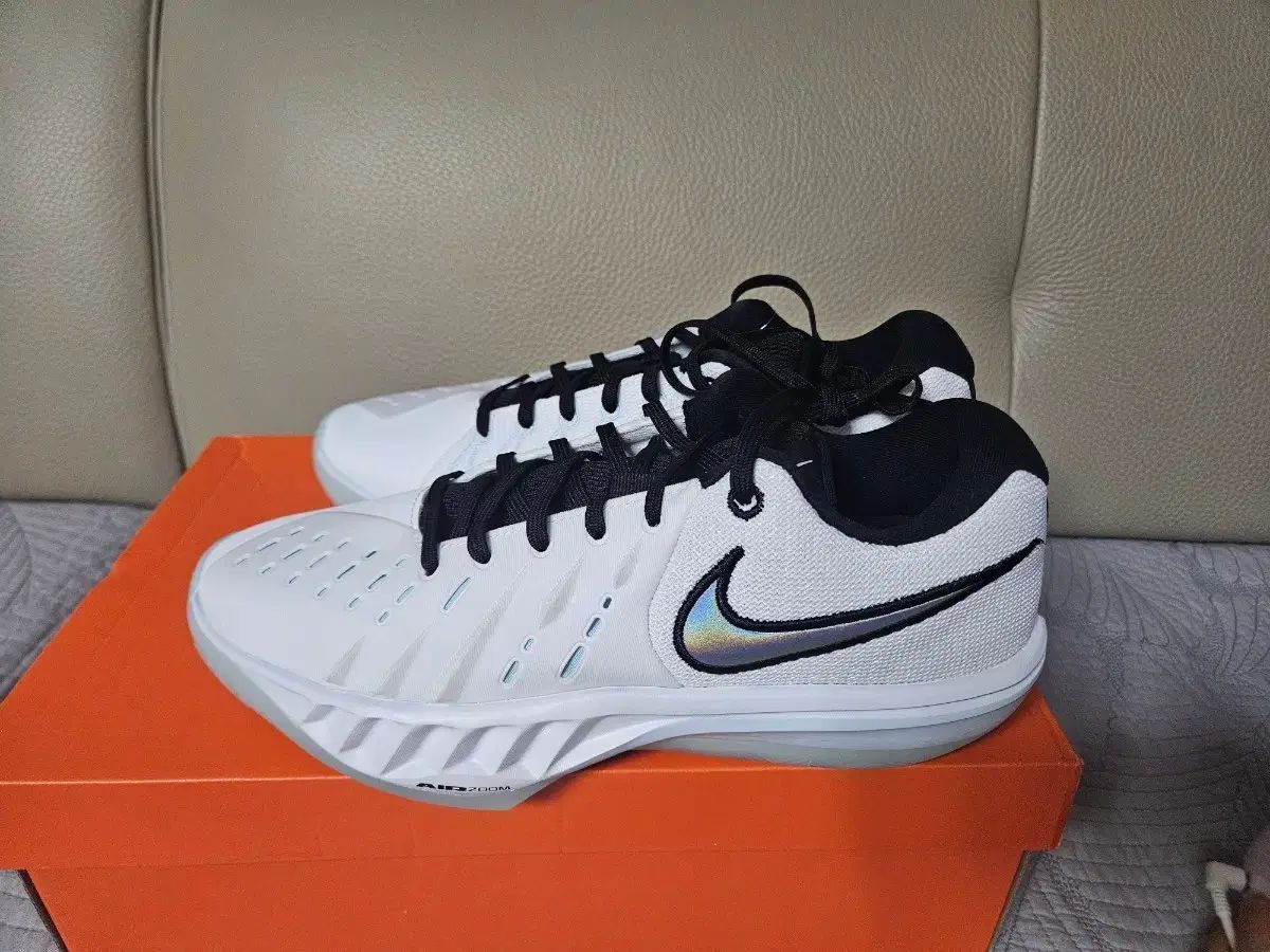 HV 9775 101 NIKE ナイキ エアズーム GTカット アカデミー2 EP 280 mm