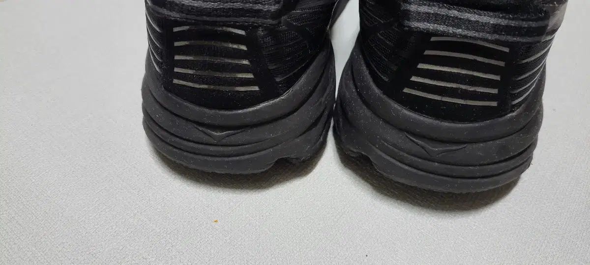  1|5 ホカ オネオネ ボンダイ オールブラック スニーカー 登山靴 トレッキングシューズ アウトドアシューズ