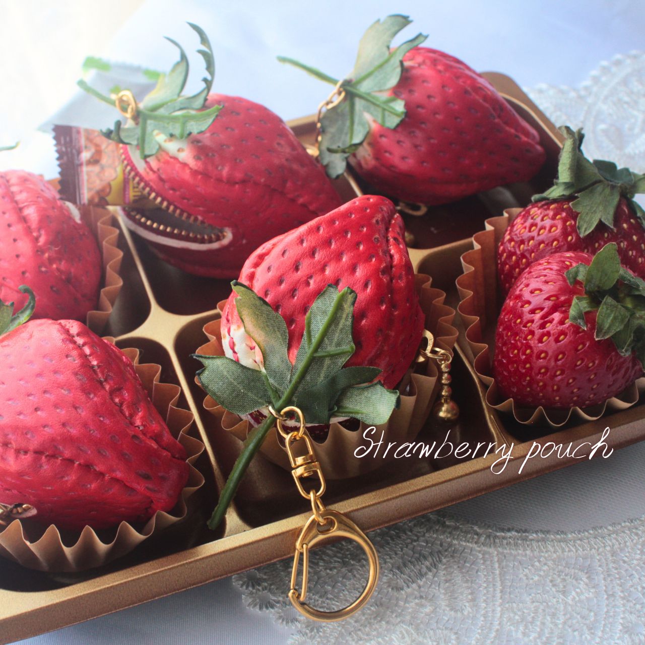【オーダー】◇本革◇リアル？苺な♪ポシェット☆ぷっくり♪イチゴチャームつき 大粒いちごポーチ 1個 本革 本物そっくり 苺 小物入れ キーホルダー