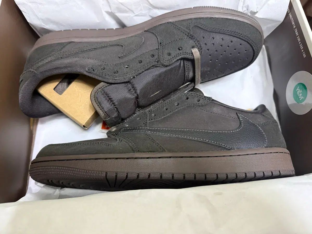 ナイキ ジョーダン1 トラヴィス スコット ツアーベルベット ブラウン