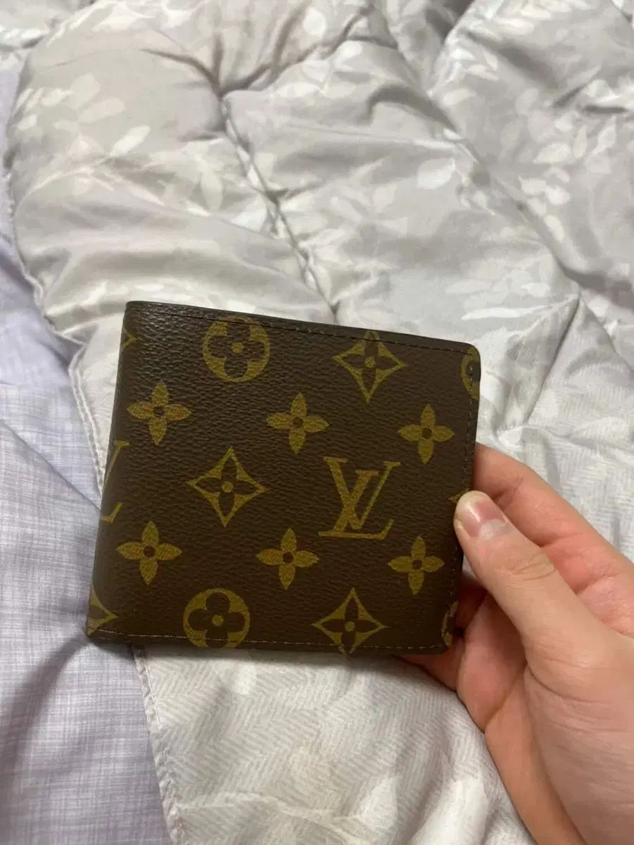 ルイヴィトン ミュルティプリ ウォレット モノグラム