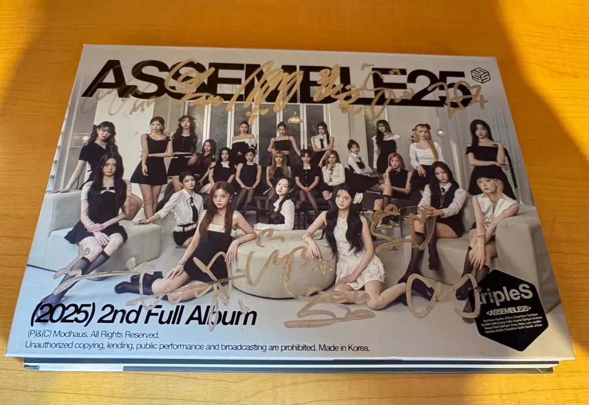 tripleS トリプルエス アセンブル25 サイン入り アルバム 非売品 Objekt
