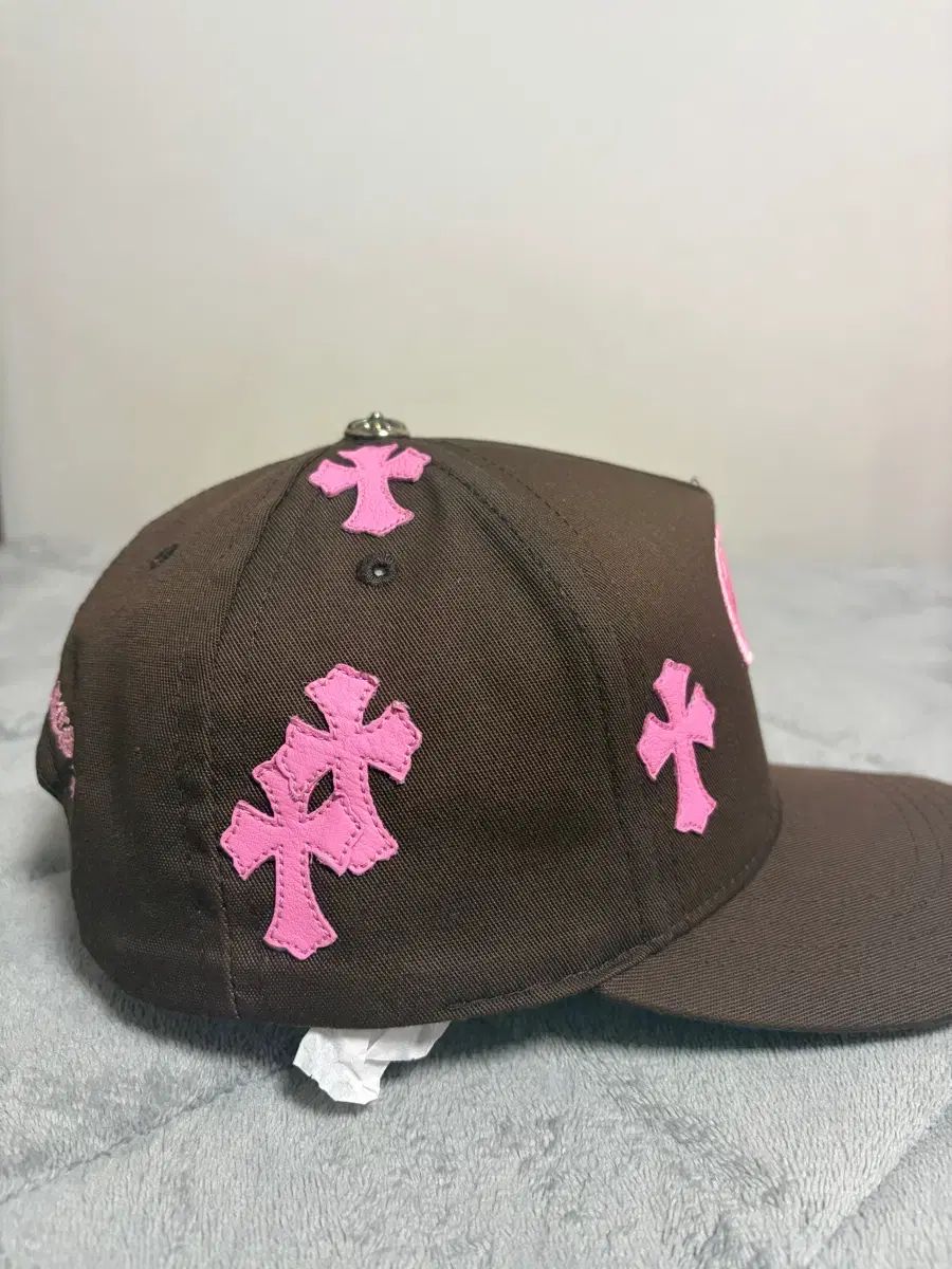 CHROME HEARTS クロムハーツ ブラウン ピンク クロス パッチ ベースボールキャップ 帽子 その他 キャップ 帽子