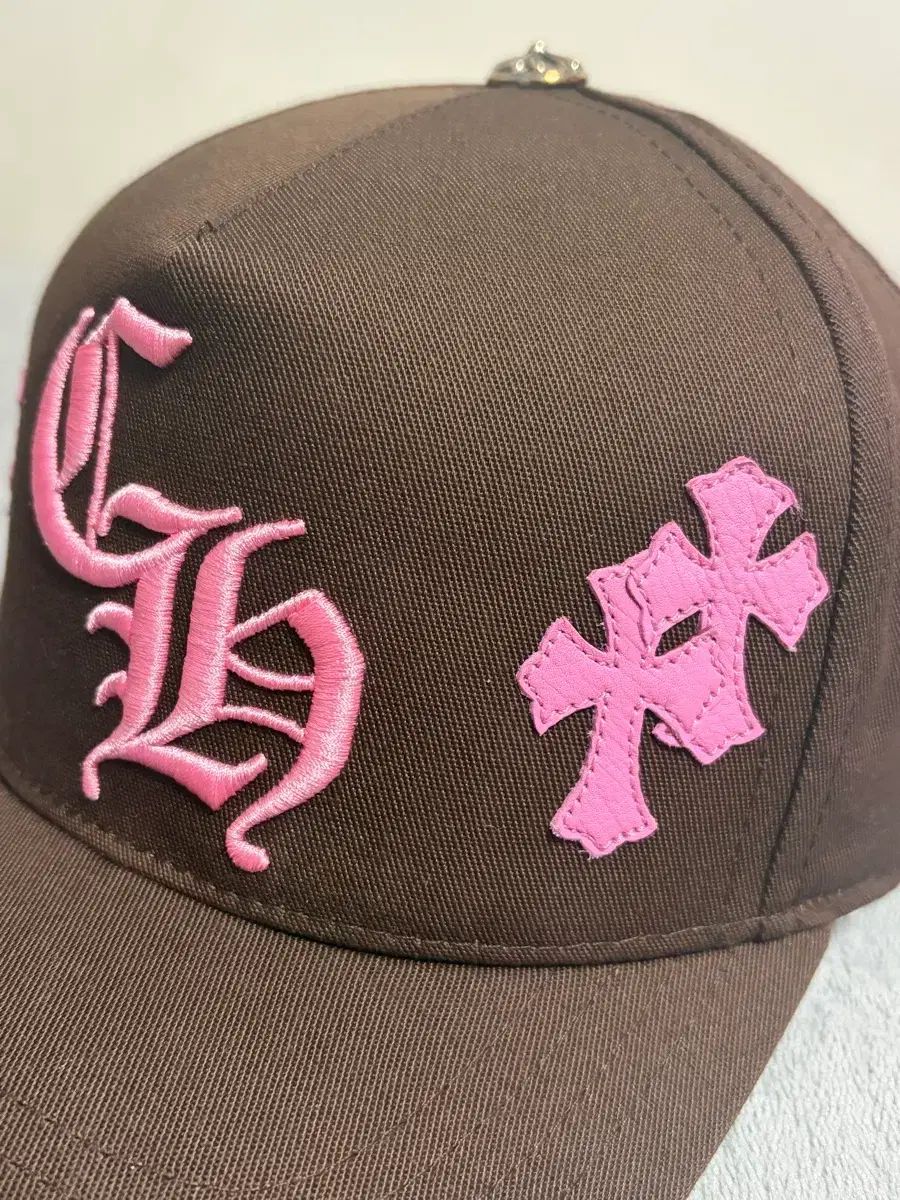 CHROME HEARTS クロムハーツ ブラウン ピンク クロス パッチ ベースボールキャップ 帽子