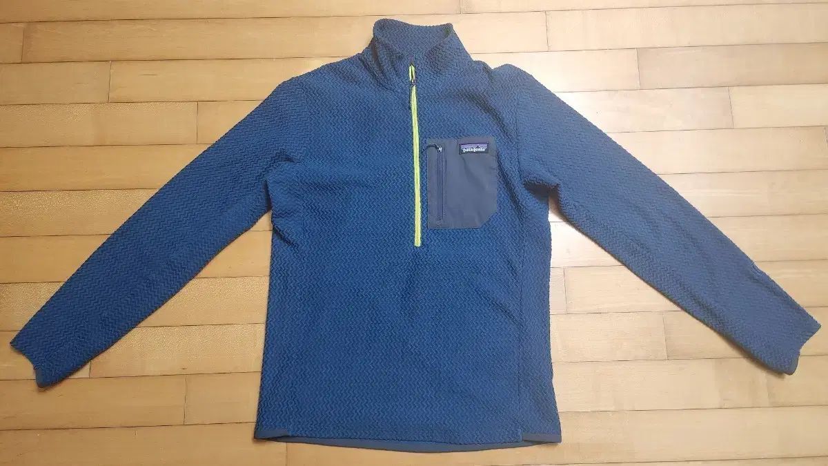 patagonia R 1 エア ハーフジップアップ