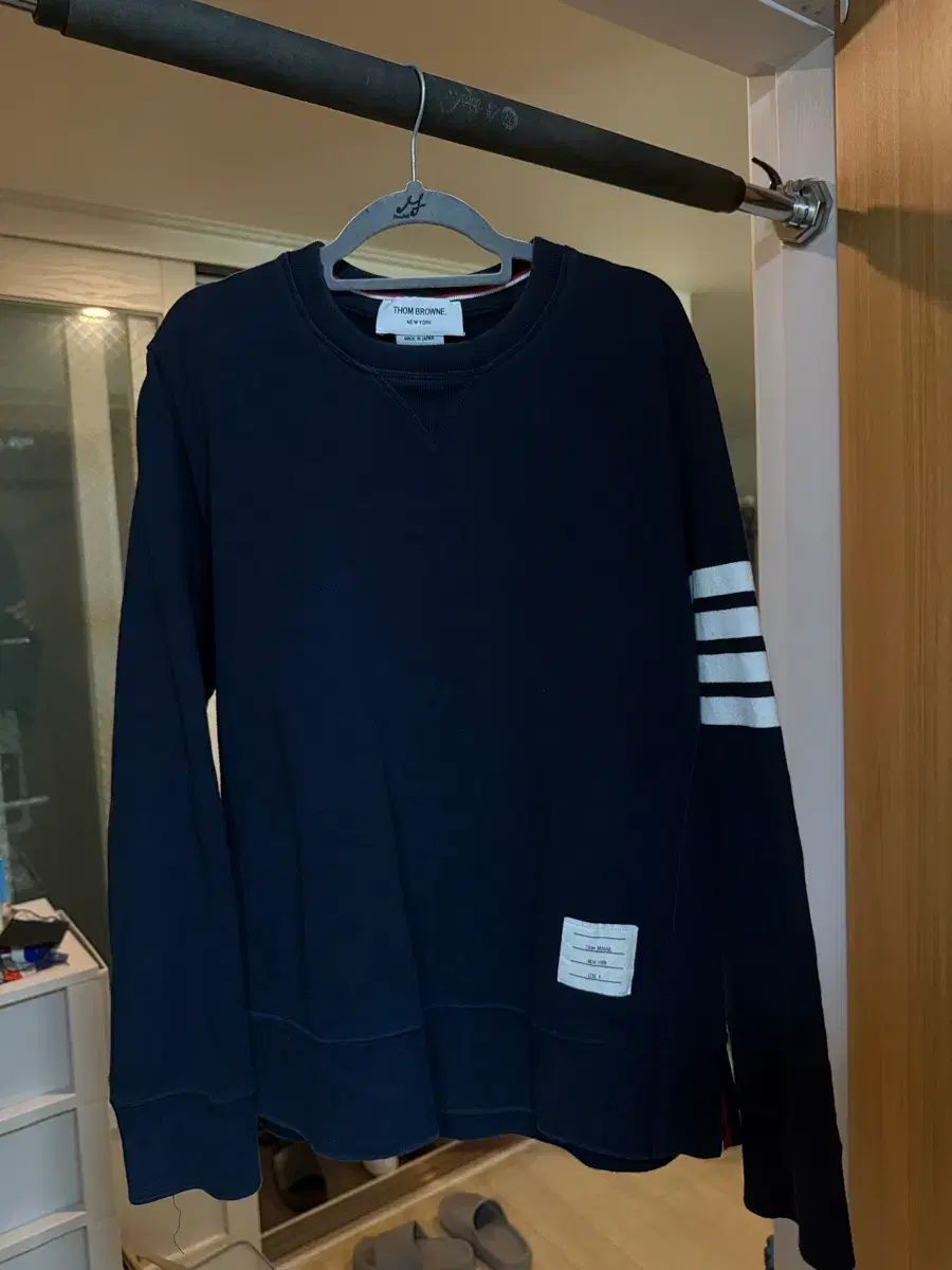 トム ブラウン 斜めボーダー袖ストライプ スウェット