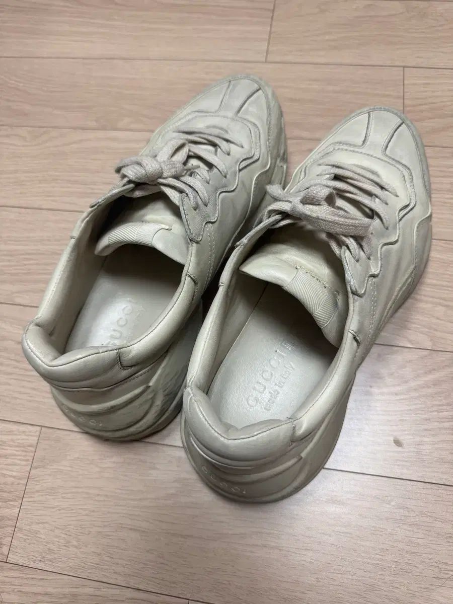 グッチ ダーティー ライトン スニーカー