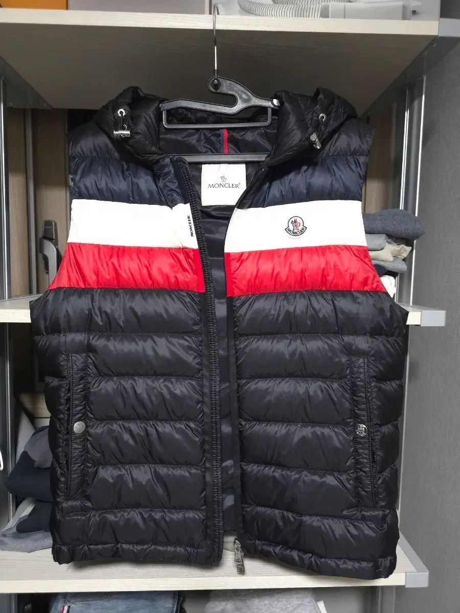 MONCLER 三色線 ダウンベスト ブラック サイズ 2