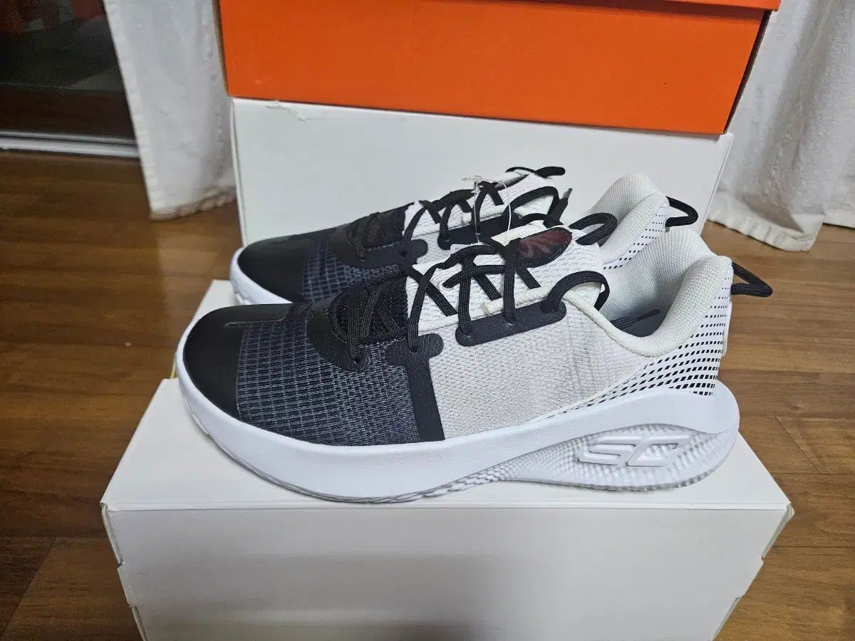 307638 001 アンダーアーマー カリー6 275 mm