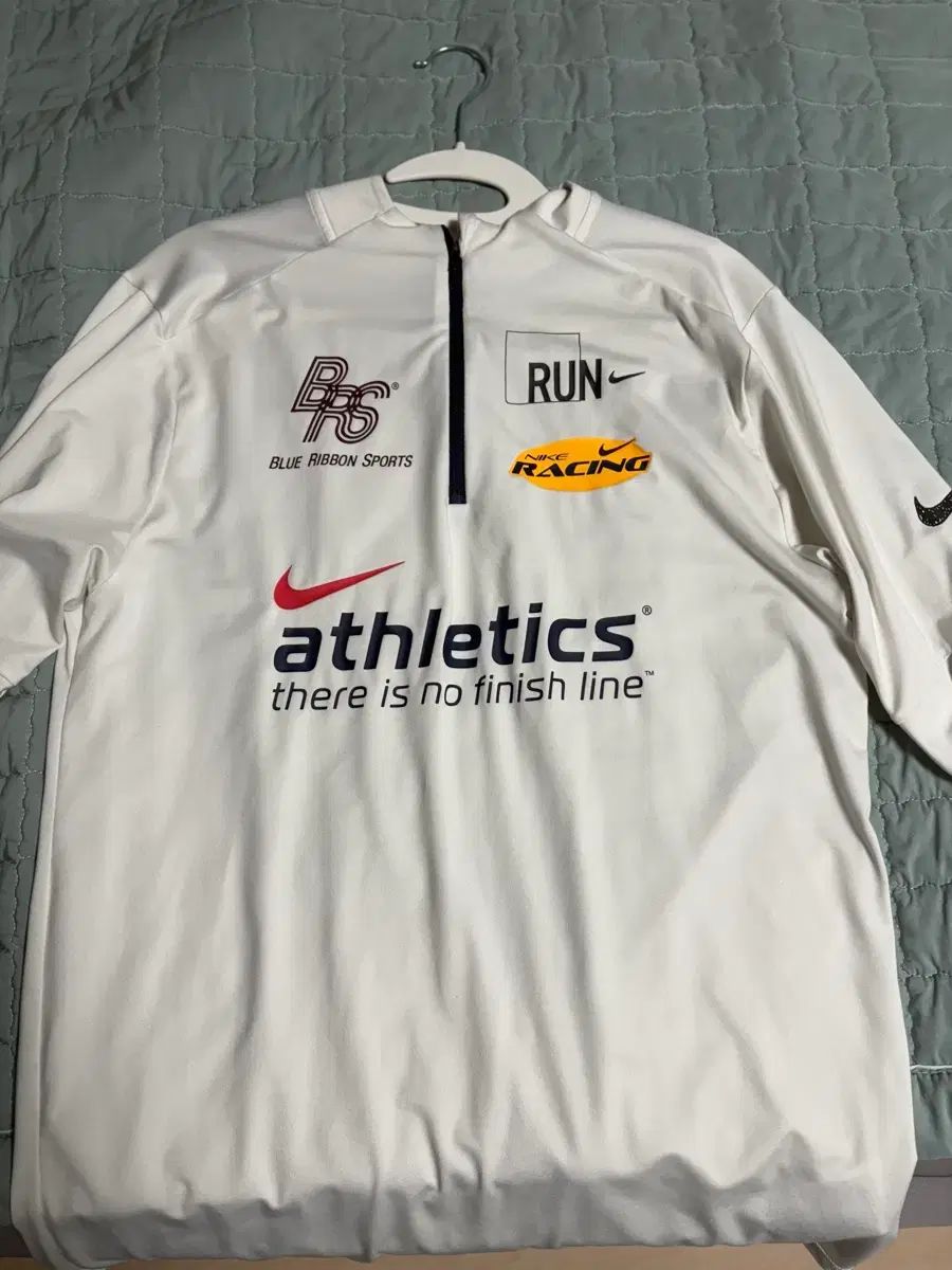 ナイキ 白 ドライフィット ハーフジップ