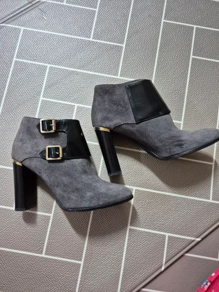 バーバリーアンクルブーツ ヒール8 9