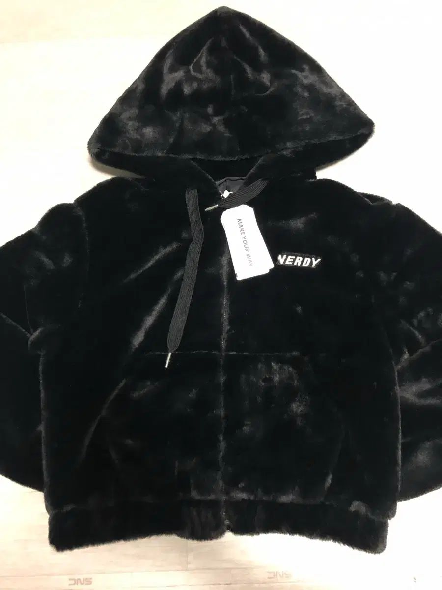 ノルディ ブラック ファー フーディー ジップアップ XS