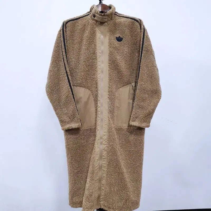 アディダス リバーシブル ロングフリース シェルパジャケット ジェニ着用