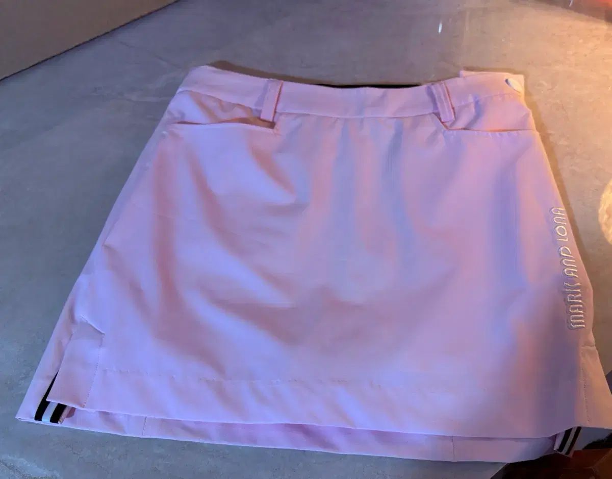 MARK & LONA マークアンドロナ ピンク ゴルフ スカート 新品 - メルカリ