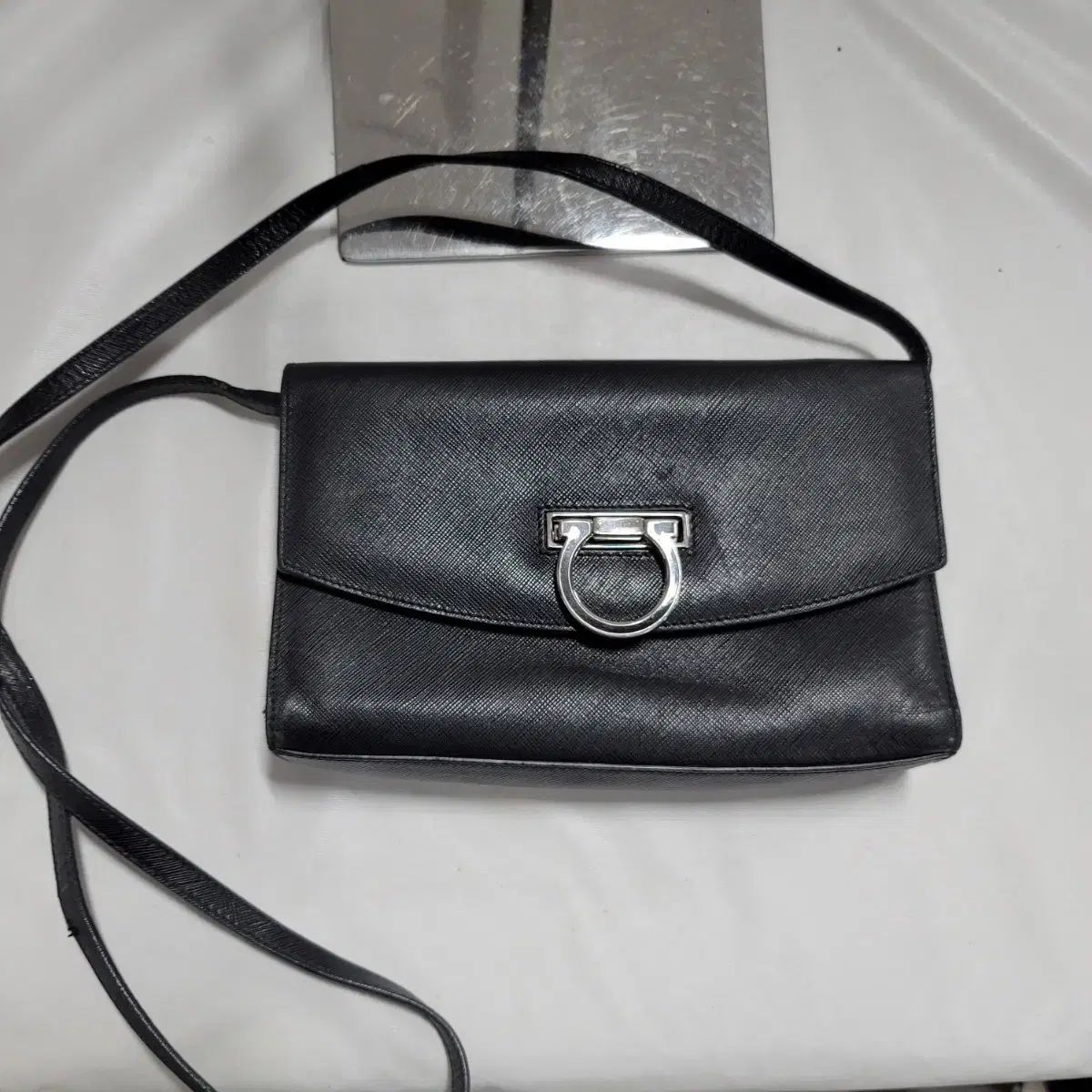 フェラガモ ミニクロスバッグ g 1083