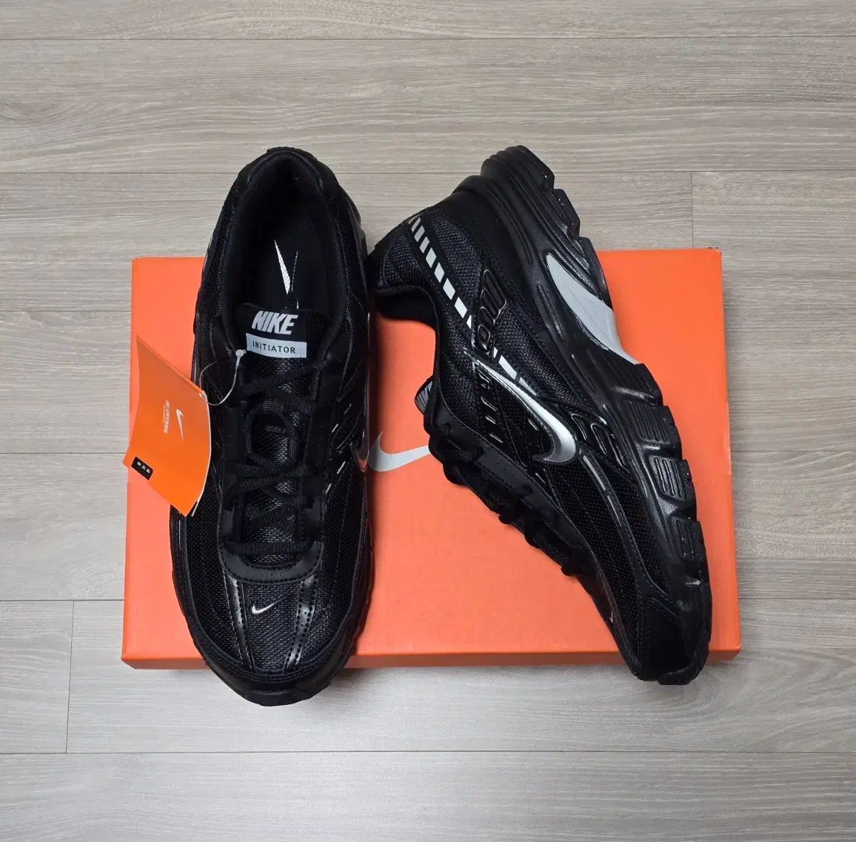 ナイキ イニシエーター トゥブレ 新商品 275