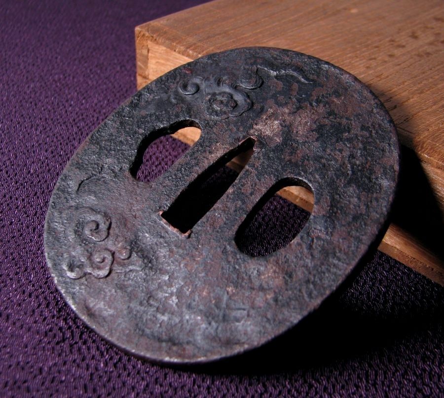  時代武具 鉄地鍔 潜り龍の図 桐 江戸時代 26 a 006 鍔(つば) 武具