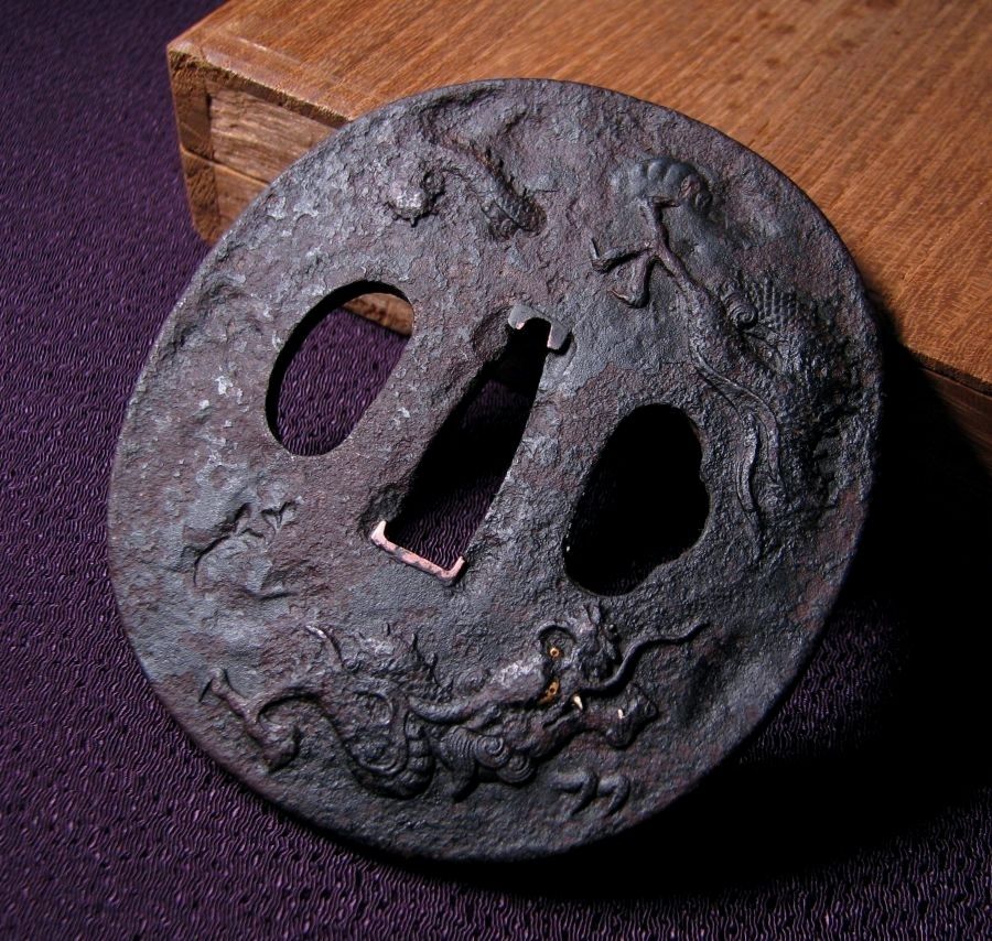 時代武具 鉄地鍔 潜り龍の図 桐 江戸時代 26 a 006