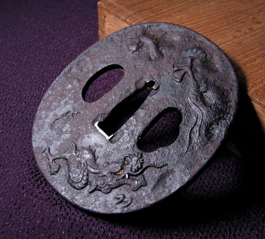 時代武具 鉄地鍔 潜り龍の図 桐箱付 江戸時代/26a006 - メルカリ