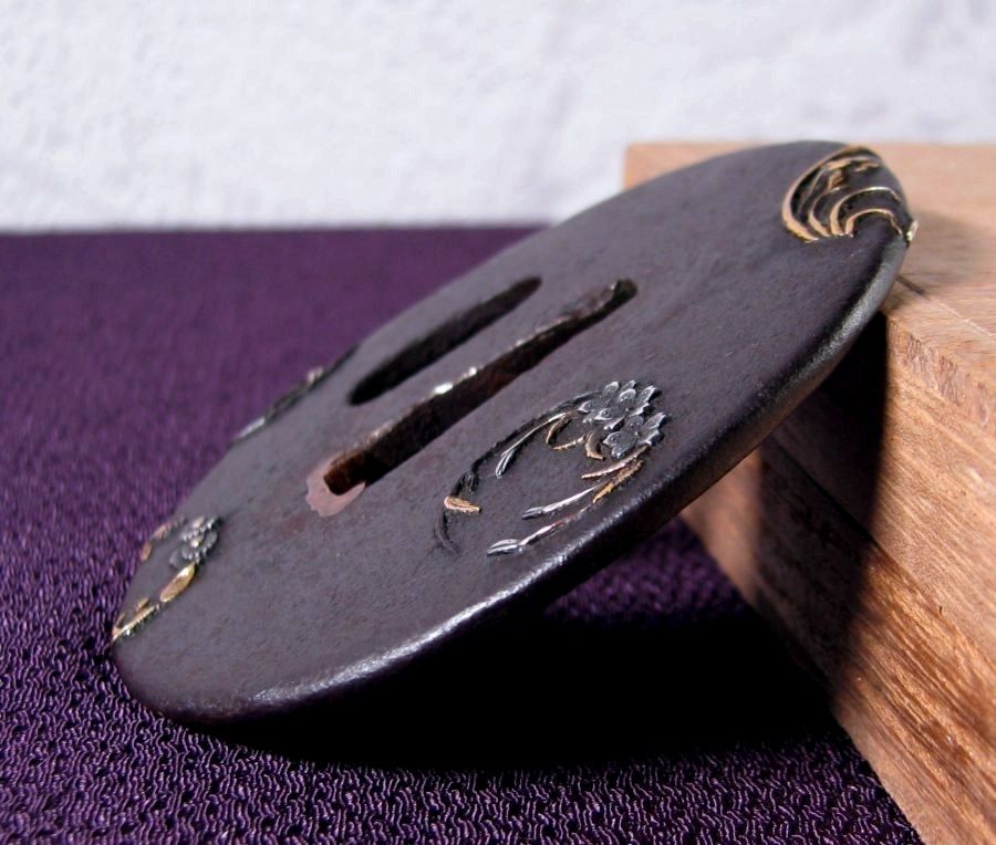 時代武具 鉄地鍔 金銀象嵌色絵 四君子の図 桐箱付 江戸時代/26a007