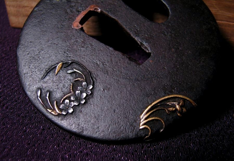 時代武具 鉄地鍔 金銀象嵌色絵 四君子の図 桐箱付 江戸時代/26a007