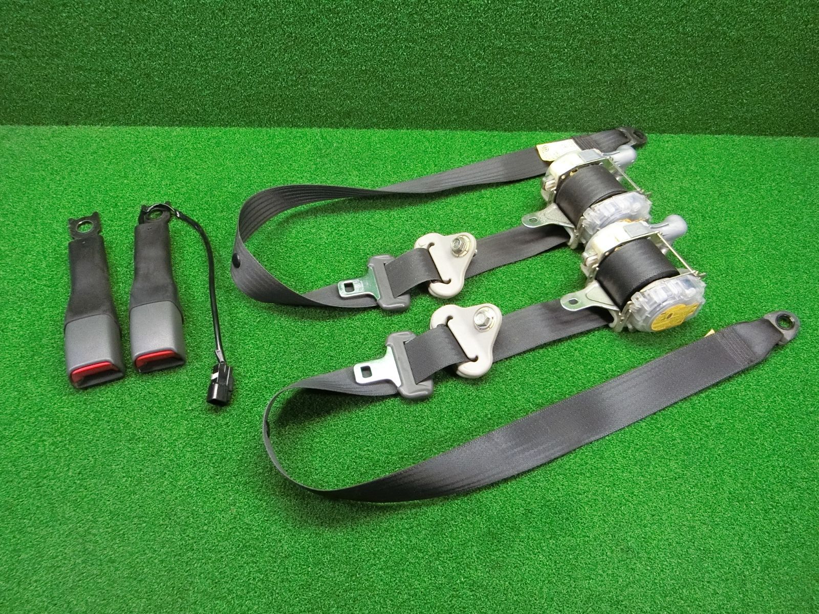 13056 ダイハツ ムーヴ カスタム L 175 S フロント シートベルト 左右セット キャッチ 7 Q 8400 P 7400