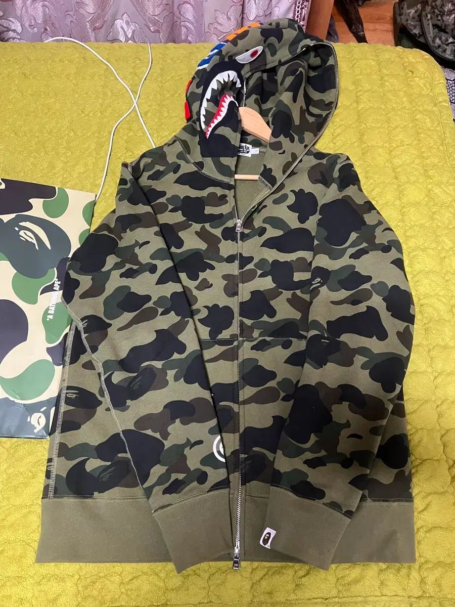 アベイシングエイプ シャーク WHO ジップアップ 迷彩柄 Lサイズ