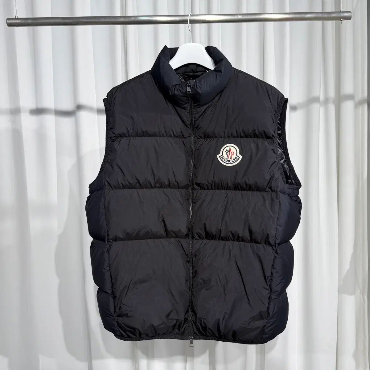 24年式 MONCLER アルマズ ダウンベスト